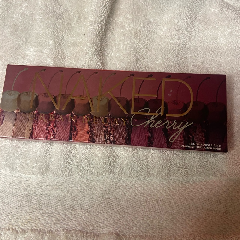 Urban Decay Naked Cherry eyeshadow pallet